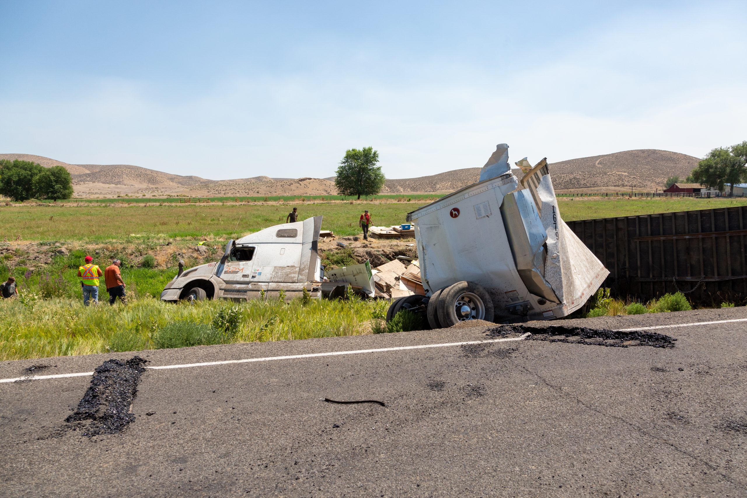 1.25m-big-rig-accident-2021-09-02-04-59-58-utc 1.25m-big-rig-accident-2021-09-02-04-59-58-utc
