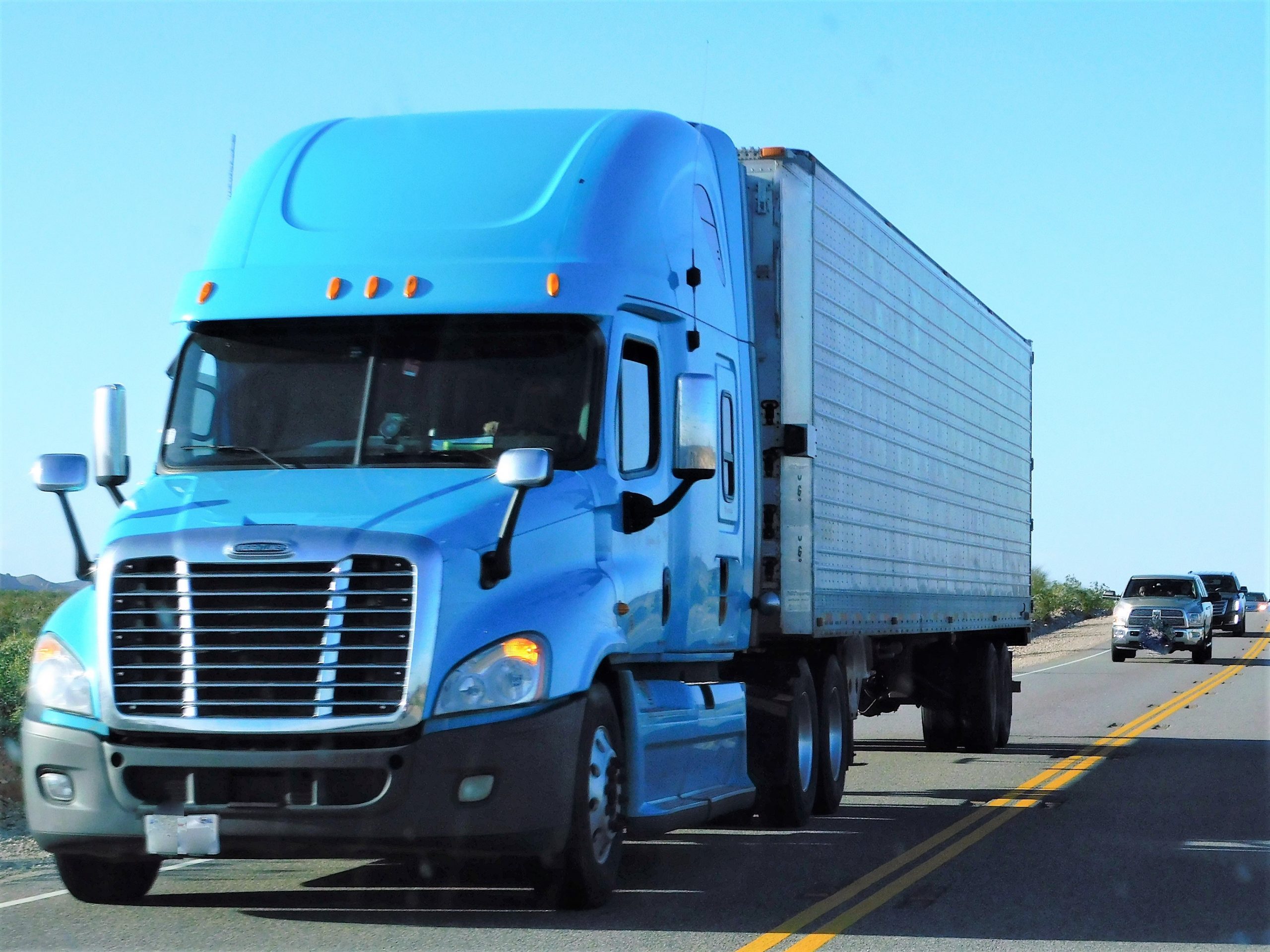 41m-trucking-bright-blue-big-rig-2021-09-02-22-22-46-utc 41m-trucking-bright-blue-big-rig-2021-09-02-22-22-46-utc