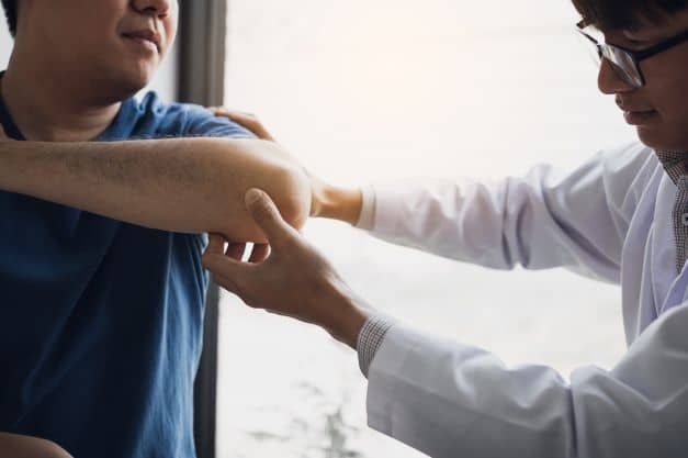 Physical therapists are checking patients elbows at the clinic o Physical therapists are checking patients elbows at the clinic o